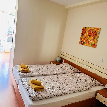 Sunny Studio, Eagle Rock * Beli Iskar